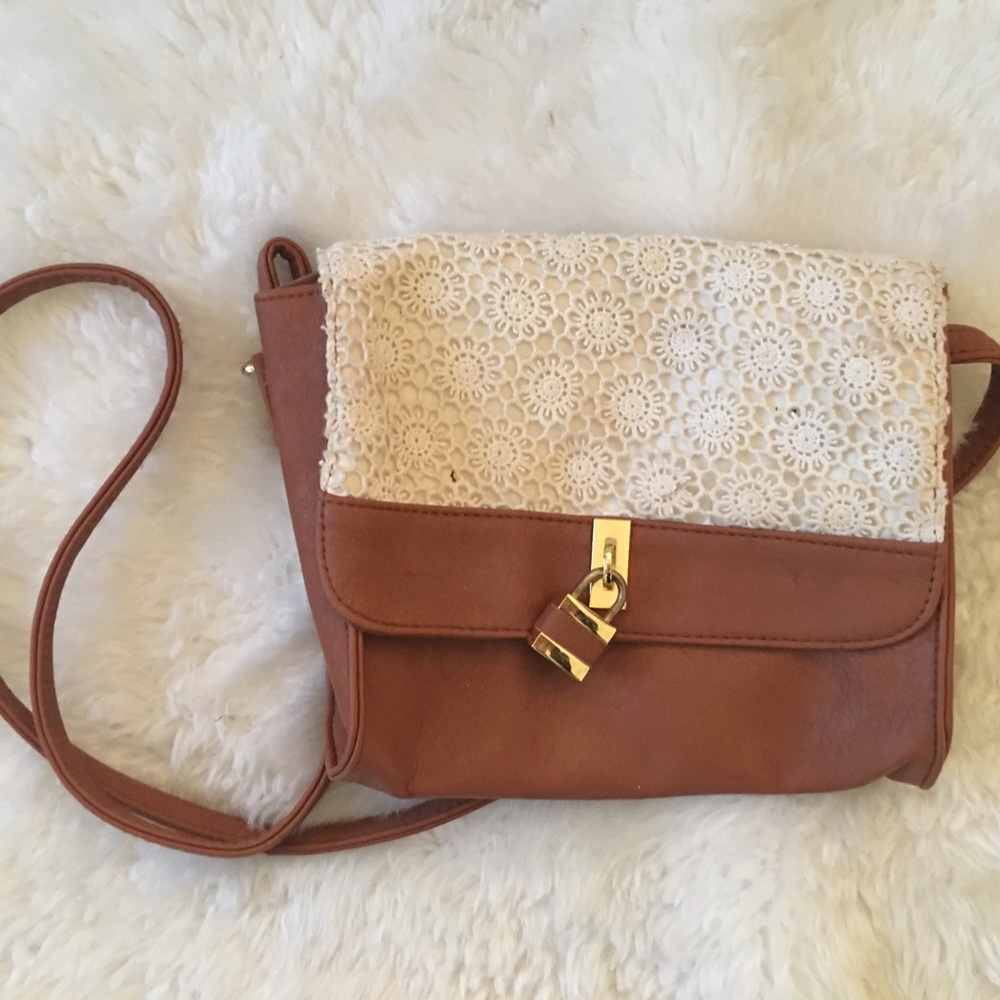Cross shoulder purse