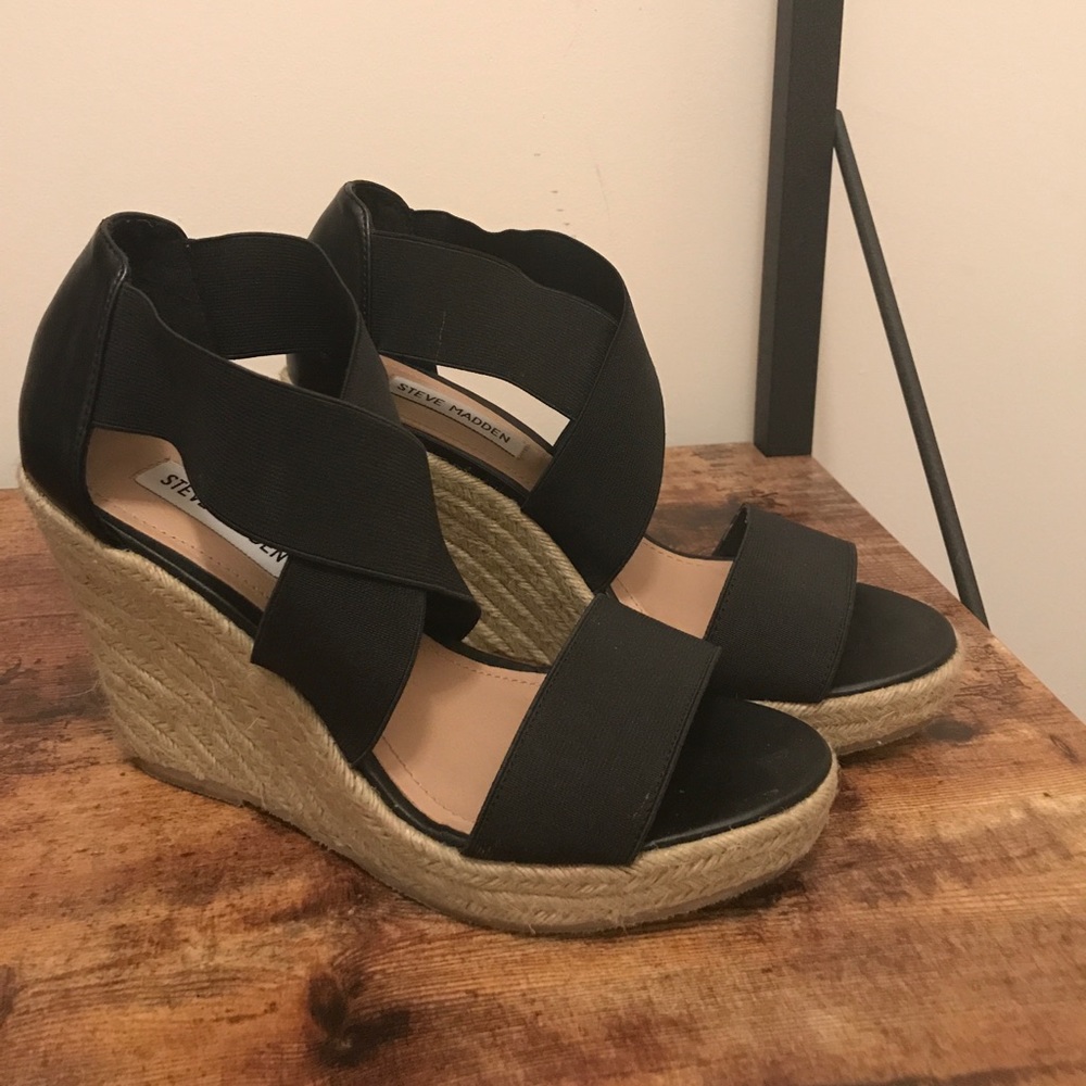 Steve Madden black strapped wedges