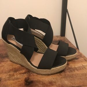 Steve Madden black strapped wedges
