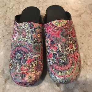 Floral medallion Sanita clogs