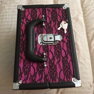 Hot pink lace Caboodle!