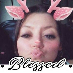 Meet your Posher, Mona