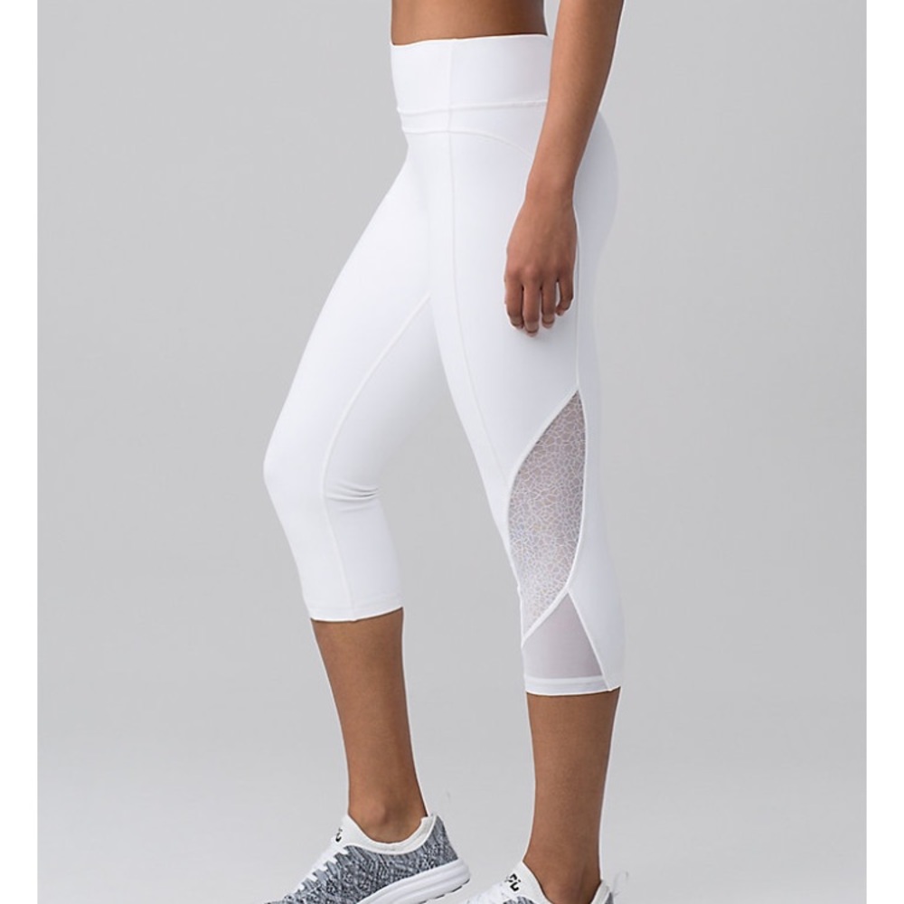 Lululemon twist and train crop