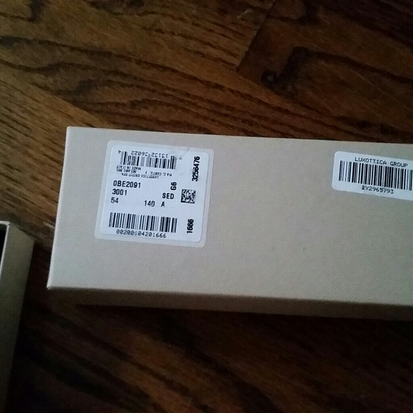 Burberry Eyeglass Box-certificate of authenticity - Picture 4 of 7