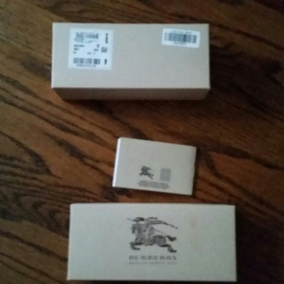 Burberry Eyeglass Box-certificate of authenticity - Picture 5 of 7