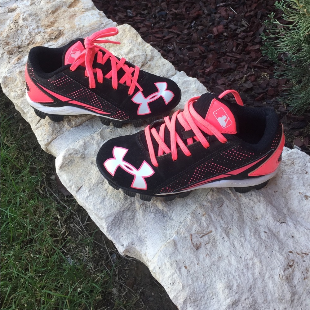 Under Armor Girls Cleats size 12