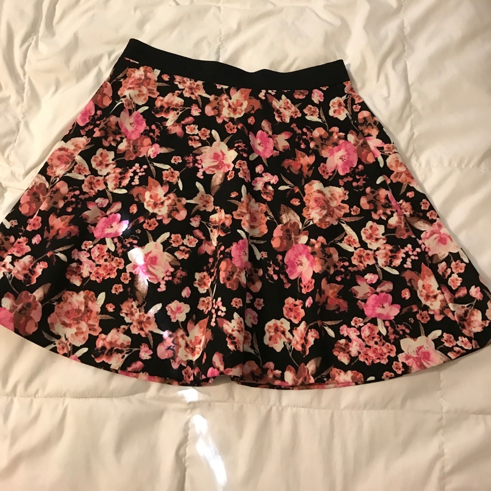 Floral mini skirt