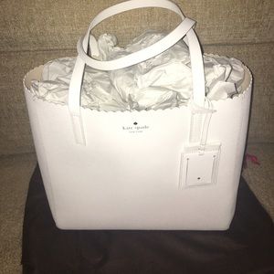Kate Spade Cape Drive Hallie Tote (White)