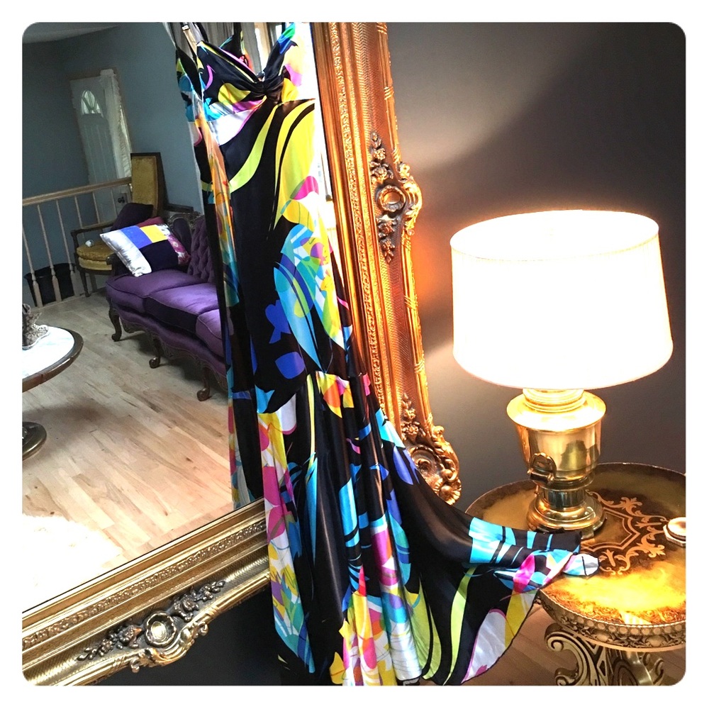 Cache' formal dining dress with train.