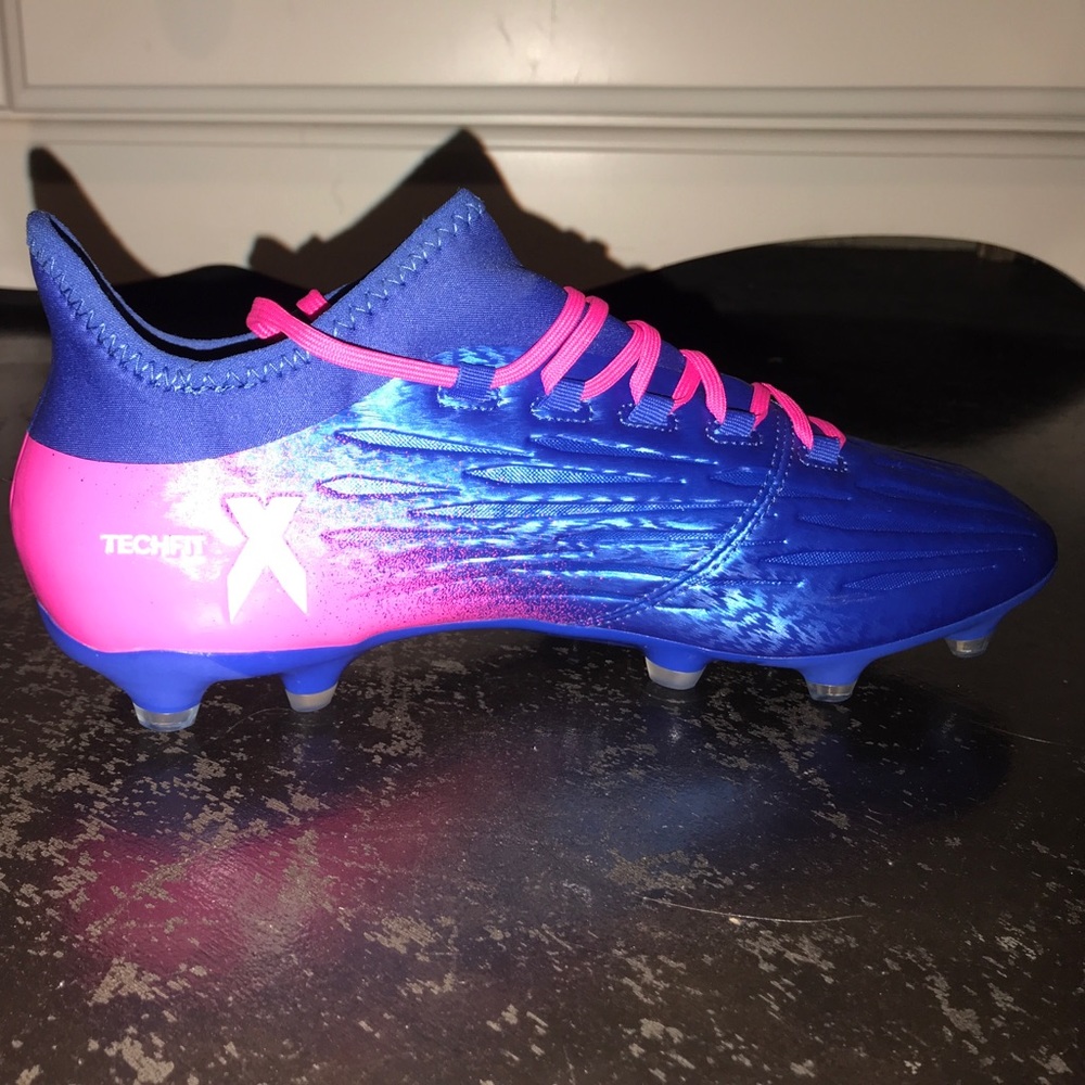 Soccer cleats