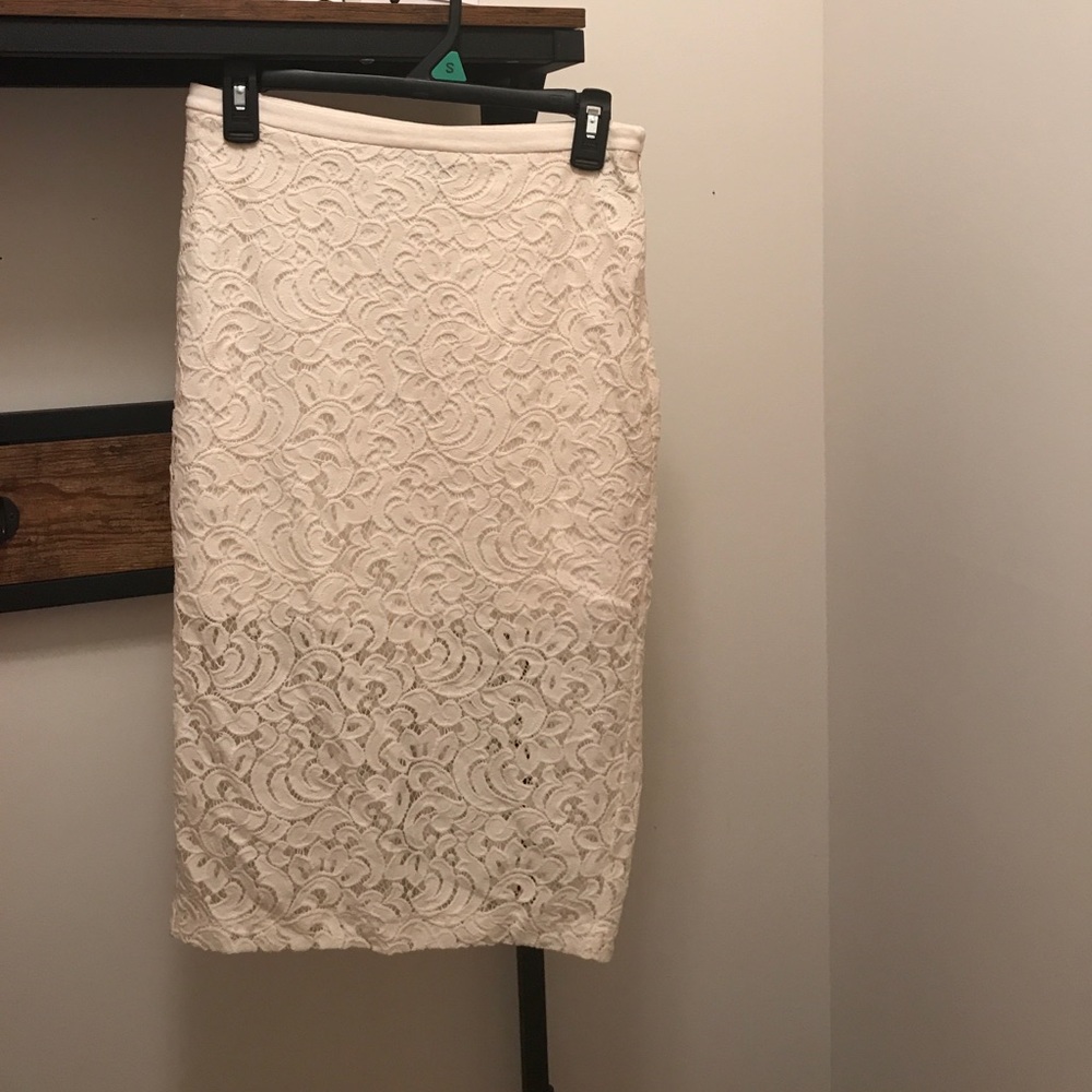 Express white and lace skirt