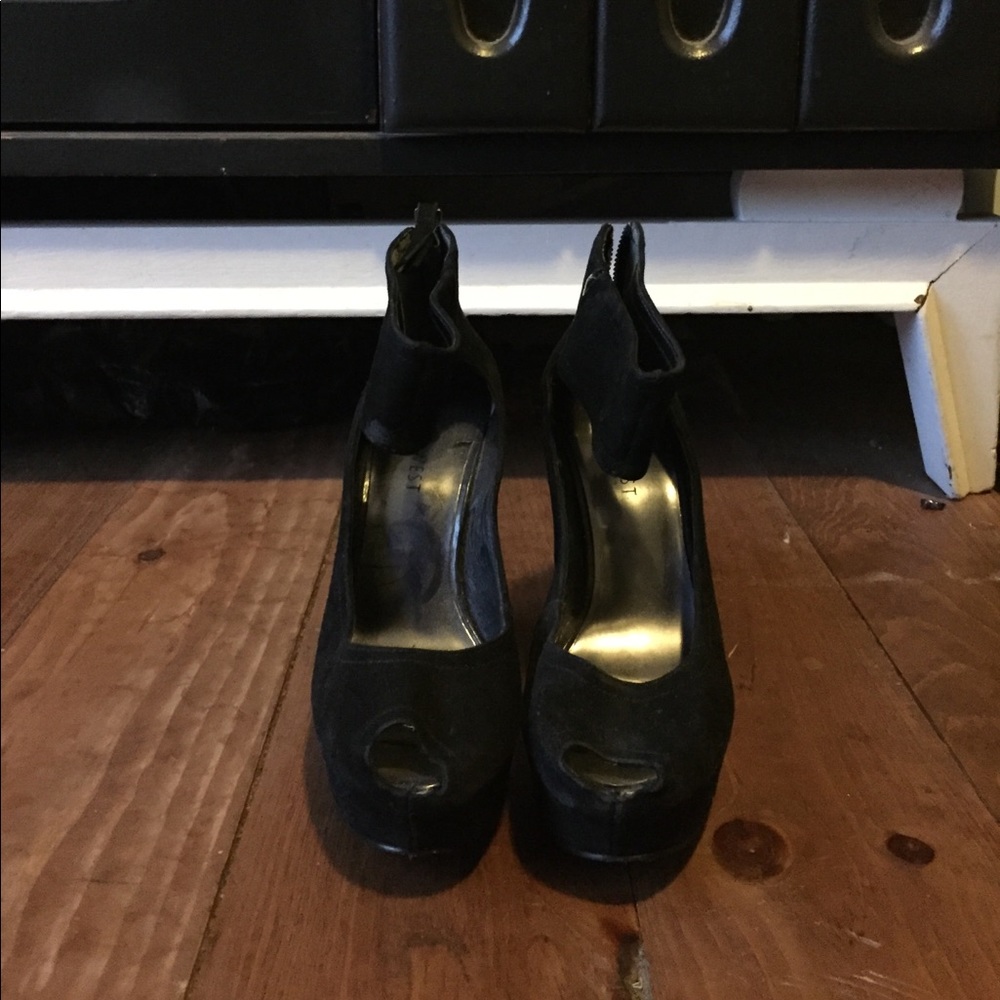 Nine West black velvet wedges