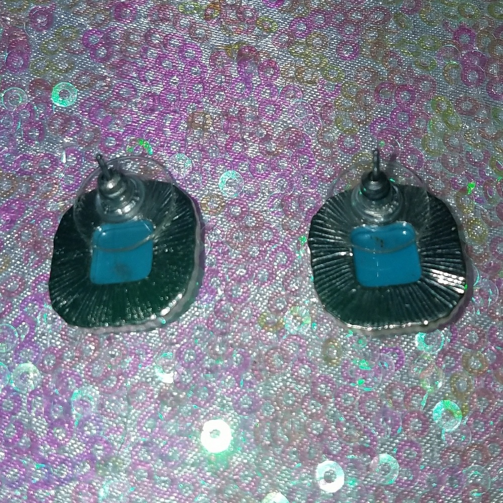 Earings - Picture 3 of 3