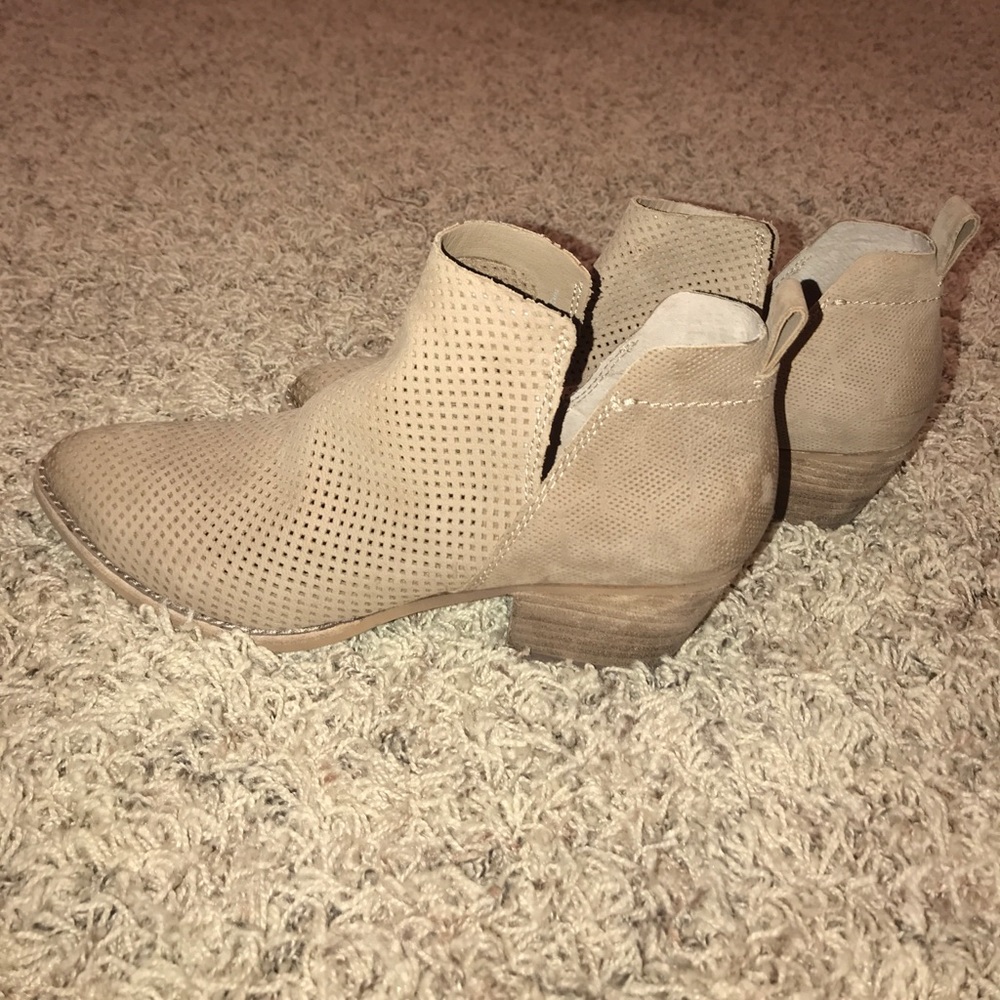 Dolce Vita taupe ankle booties
