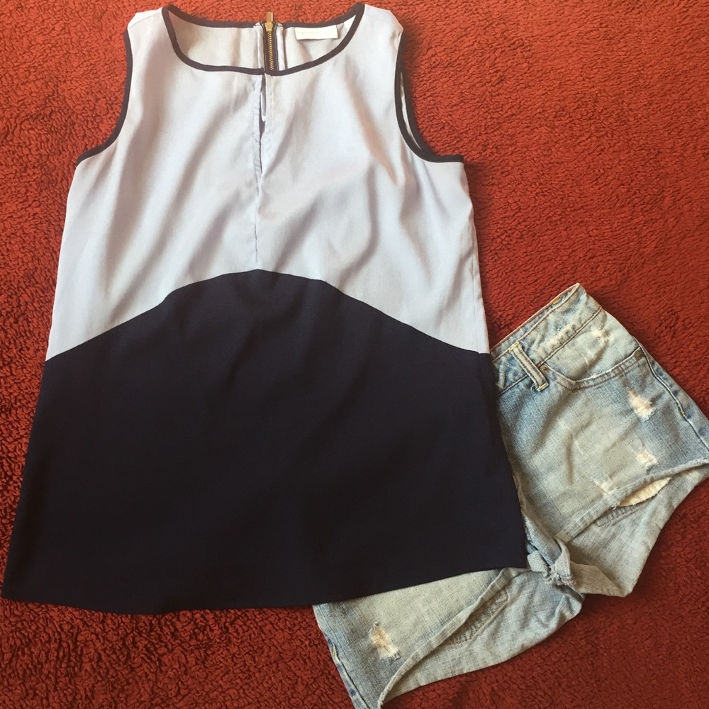 Light/dark blue sleeveless top