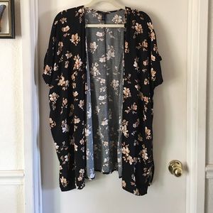 Floral print black shirt sleeve kimono sz M