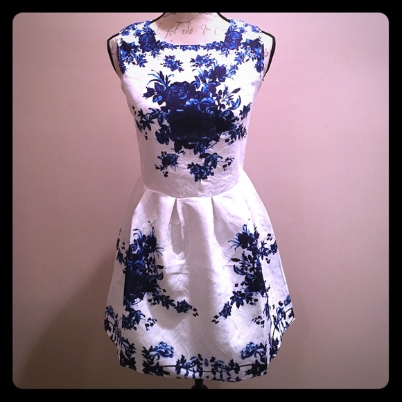 Dress - Picture 1 of 7