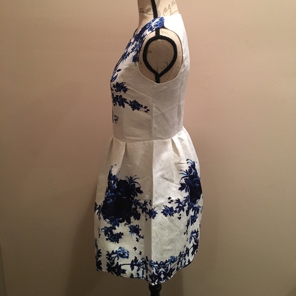 Dress - Picture 2 of 7