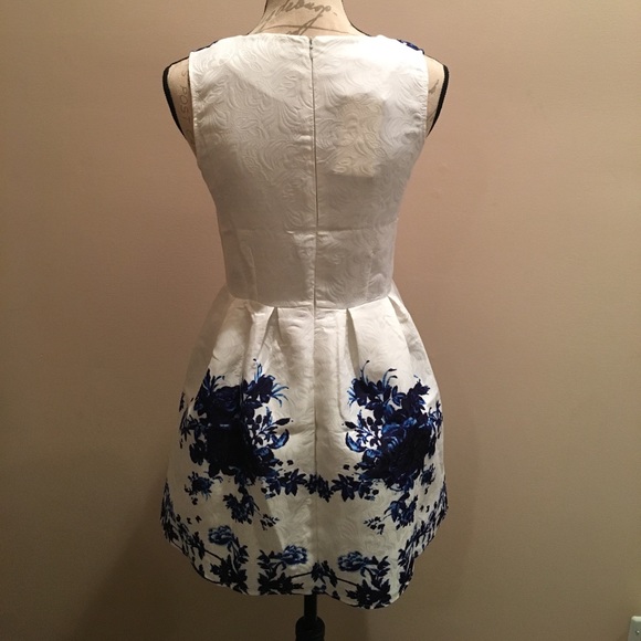 Dress - Picture 3 of 7