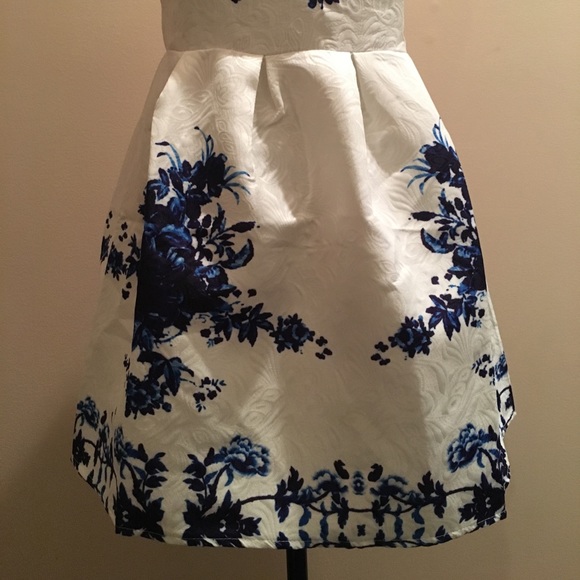 Dress - Picture 5 of 7