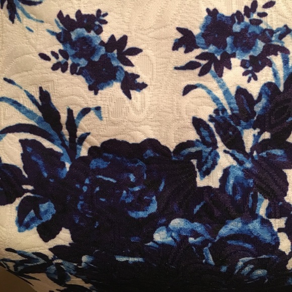 Dress - Picture 6 of 7