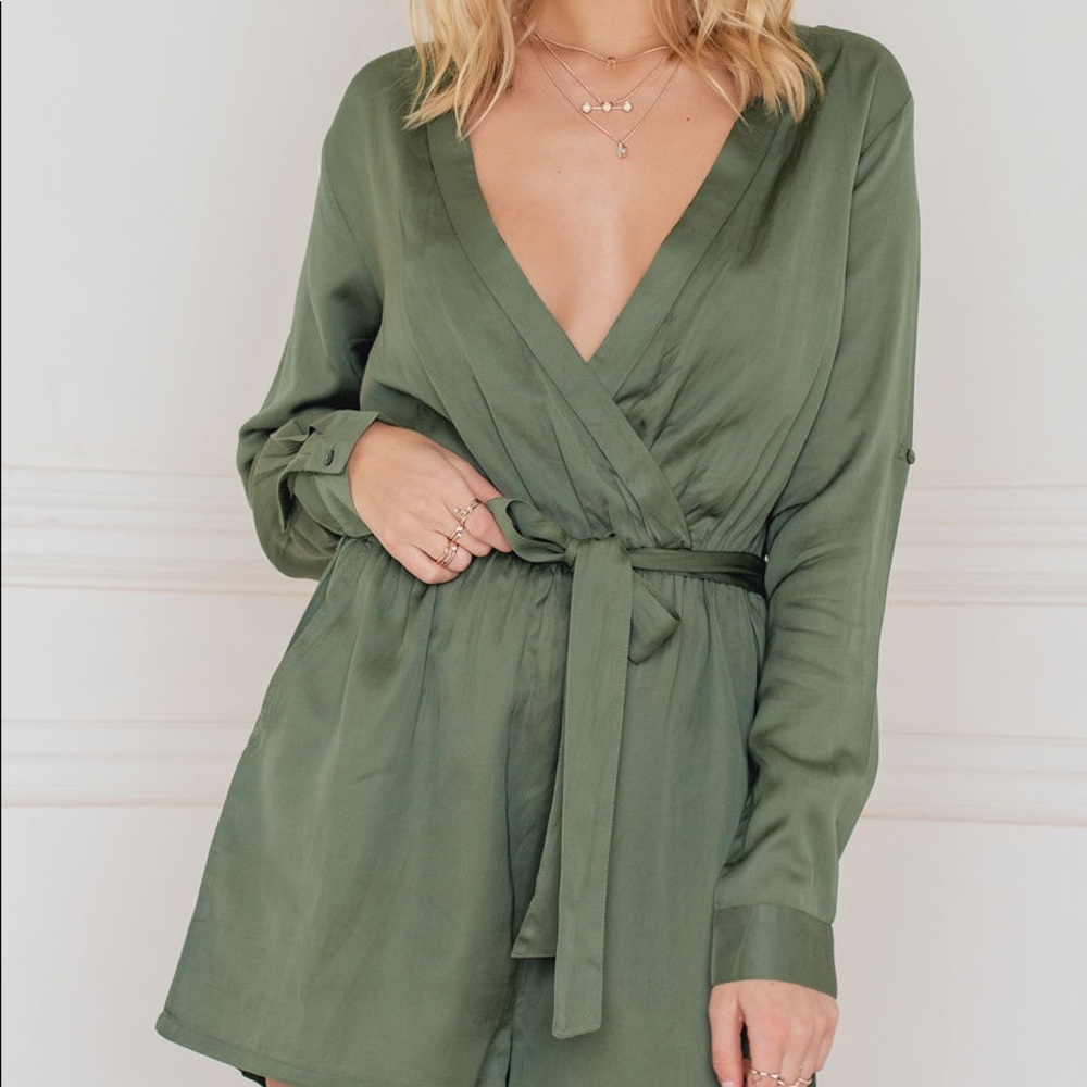 NWT Evaliah grace long sleeve silky playsuit