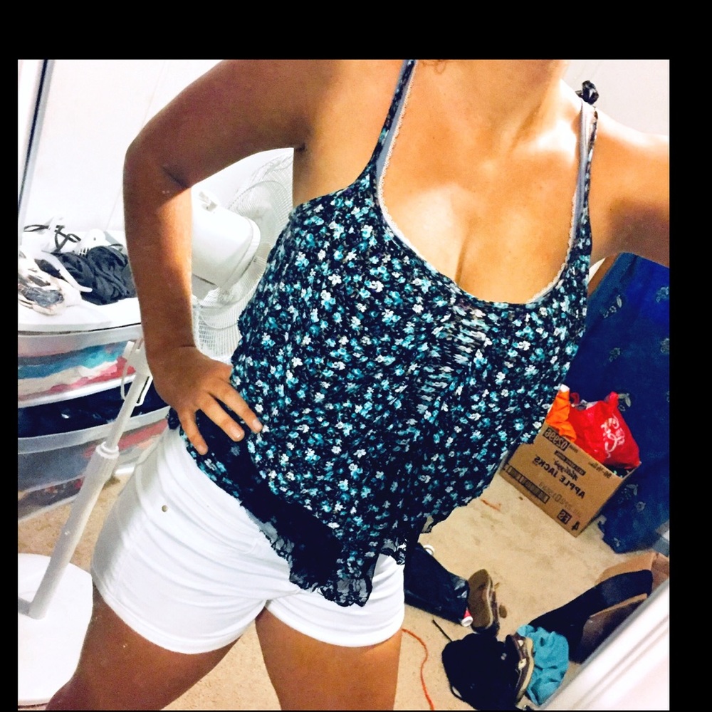 Gorgeous floral and lace top!
