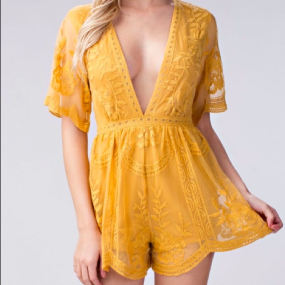 NWT Honey Punch Lace Romper