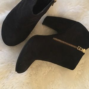 Black winter booties with heel
