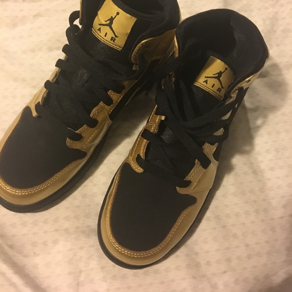 New Black and Gold Nike Air Jordan Youth 6.5 WMN 8