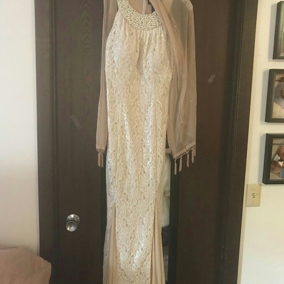 Formal dress - Picture 3 of 5