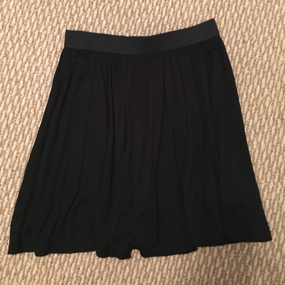 Black skirt with exposed zipper