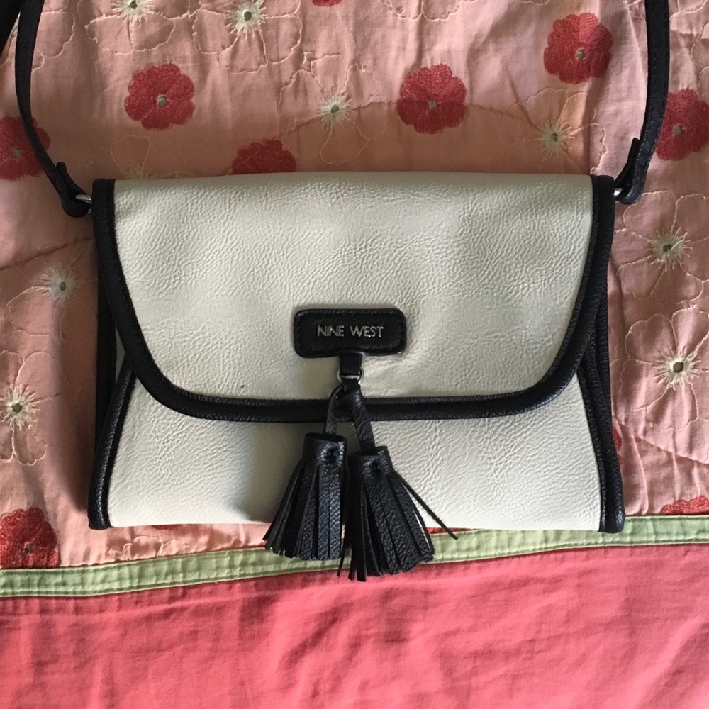 ❌SOLD❌ Nine West cross body bag