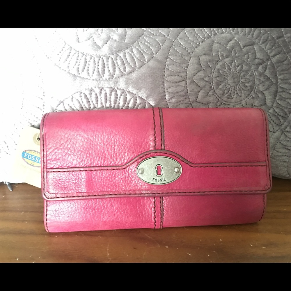 NWT Fossil Wallet!!