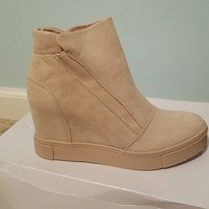 Steve Madden Lecture Sand Wedge sneaker