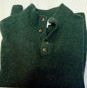 Green sweater 100% wool