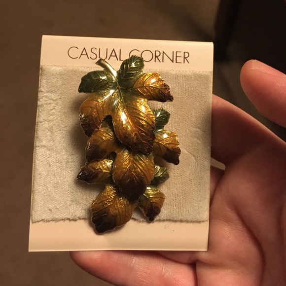 Green and brown leaf brooch - Picture 1 of 2