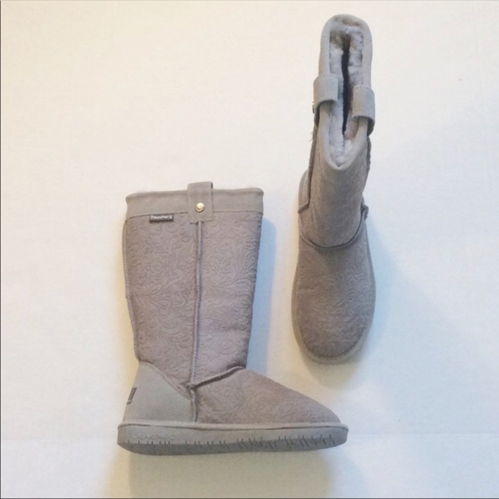 NWOT Gray Paisley Bearpaw boots