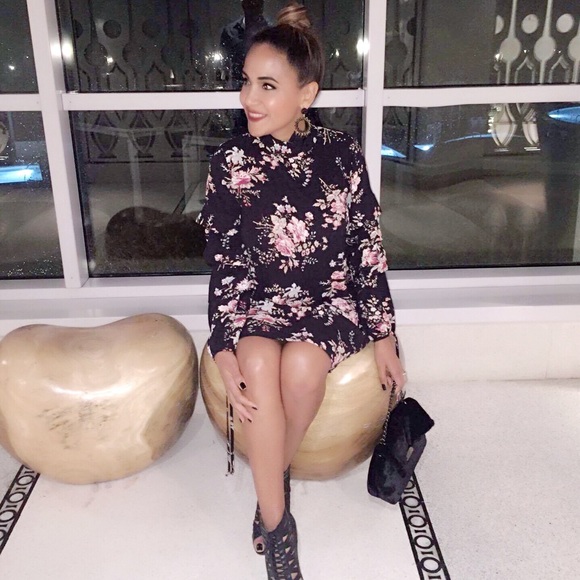 💝💕🎀BLACK FLORAL PRINT MOCK NECK DRESS - Picture 3 of 7