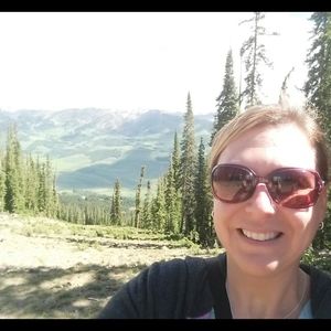 Meet your Posher, Nicole