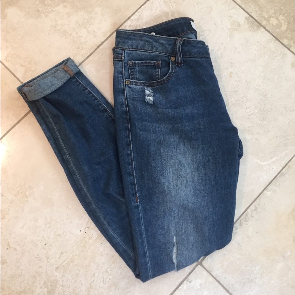 Cabi distresses skinny jeans