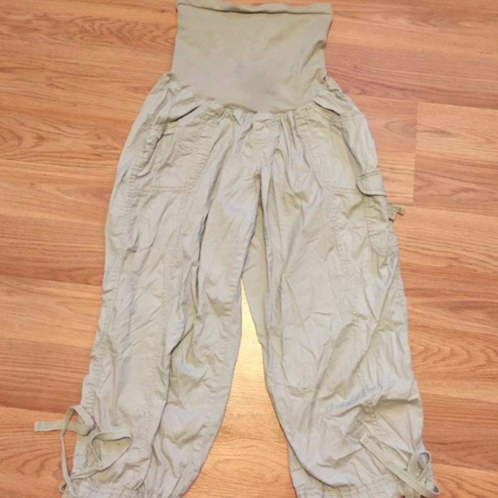 Oh baby by motherhood large tan capris