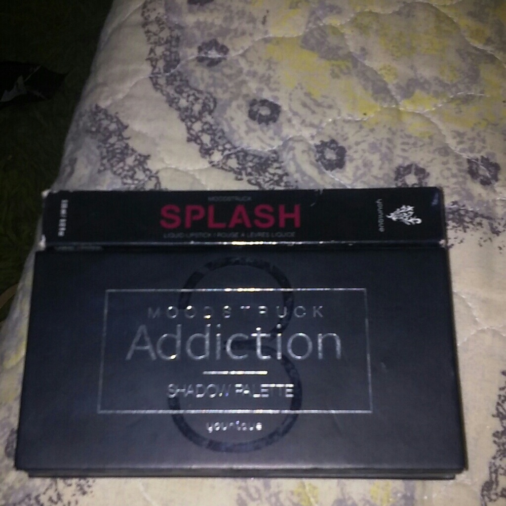 Youniqe addiction shadow pallet 3 younique liquid