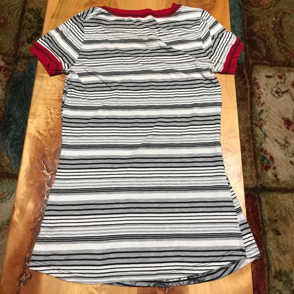 Cute top! - Picture 2 of 3