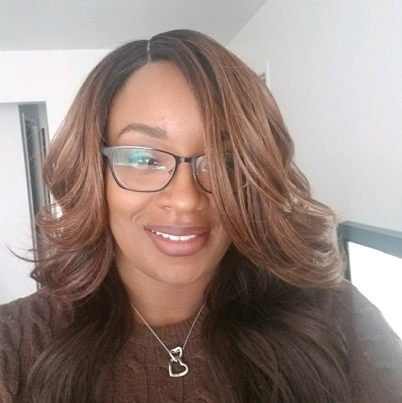 Meet your Posher, Falon - Picture 1 of 1