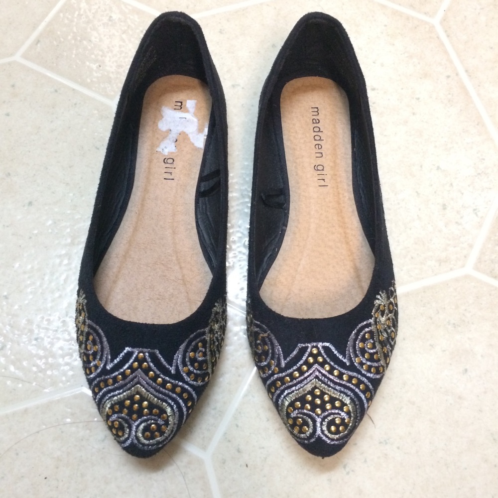 👯‍♀️ Black Flats with Embellishments