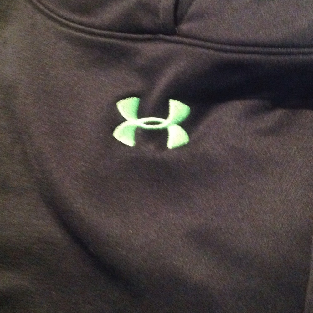 Under armour sweatshirt