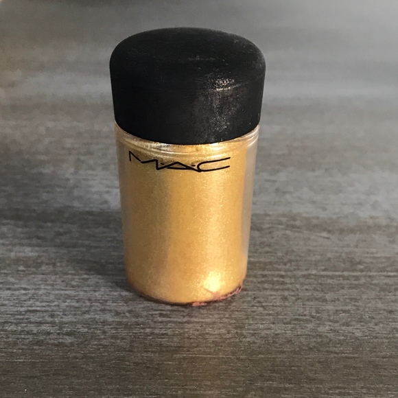 MAC Cosmetics- Gold Lemon Pigment - Picture 1 of 4
