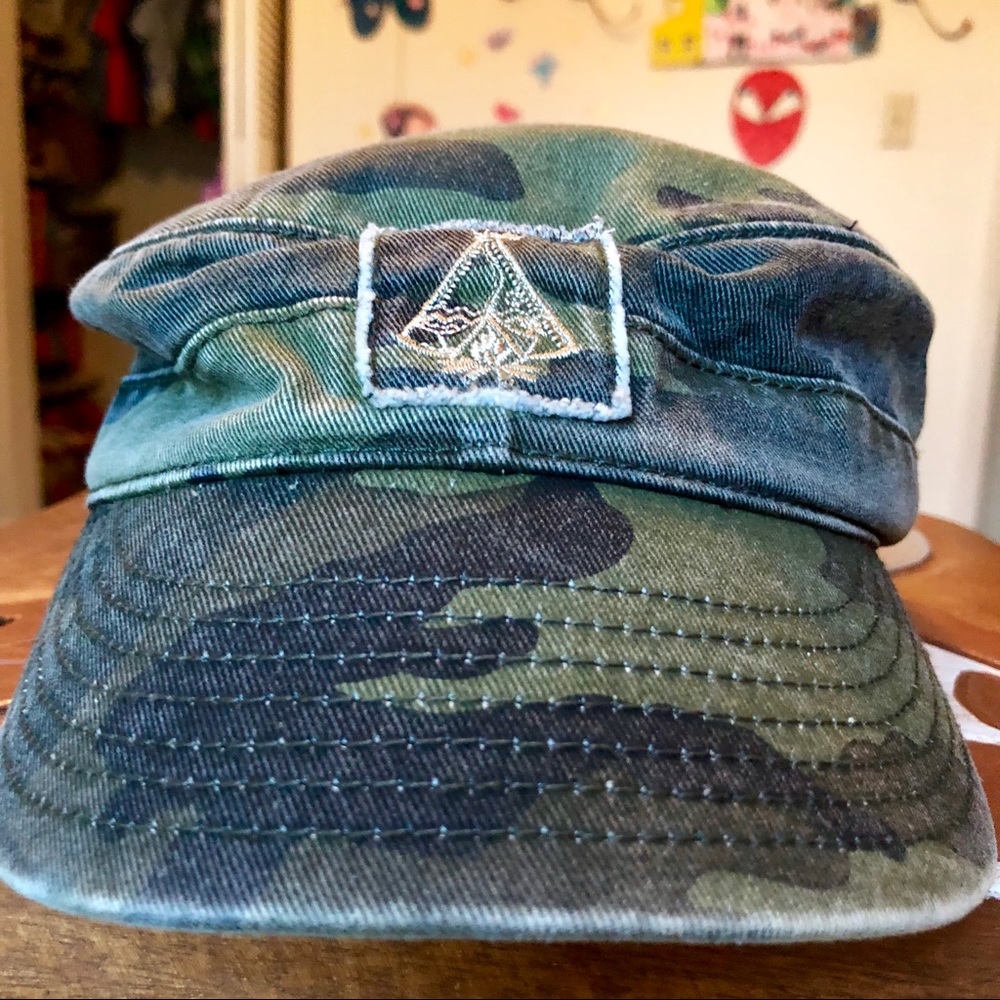 Canadian Brand, Roots Hat