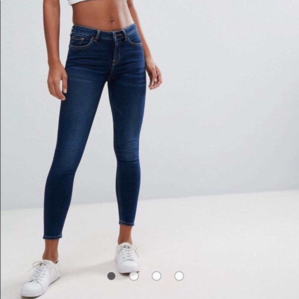 Super Skinny Mid Rise Cropped Jeans